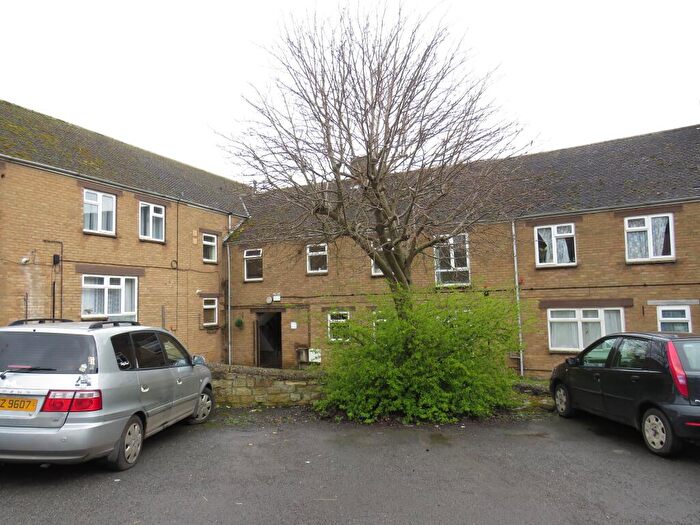 3 Bedroom Flat To Rent In Leycester Close, Harbury, CV33