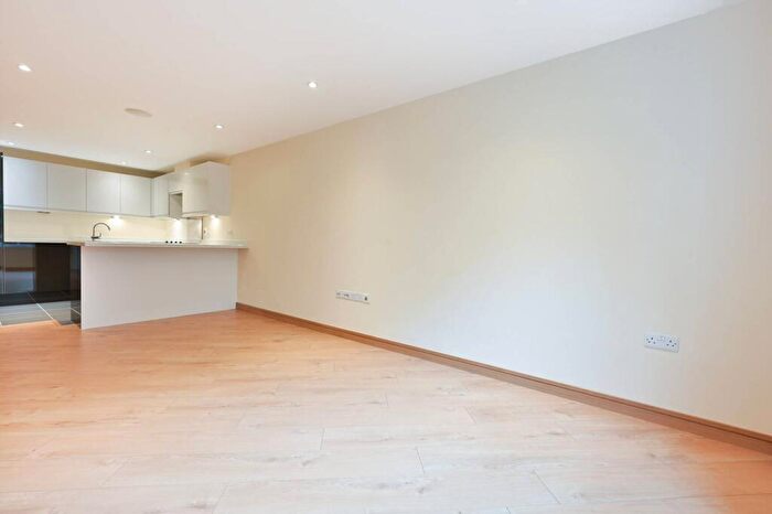 2 Bedroom Flat To Rent In Printing House Square, Guildford, GU1