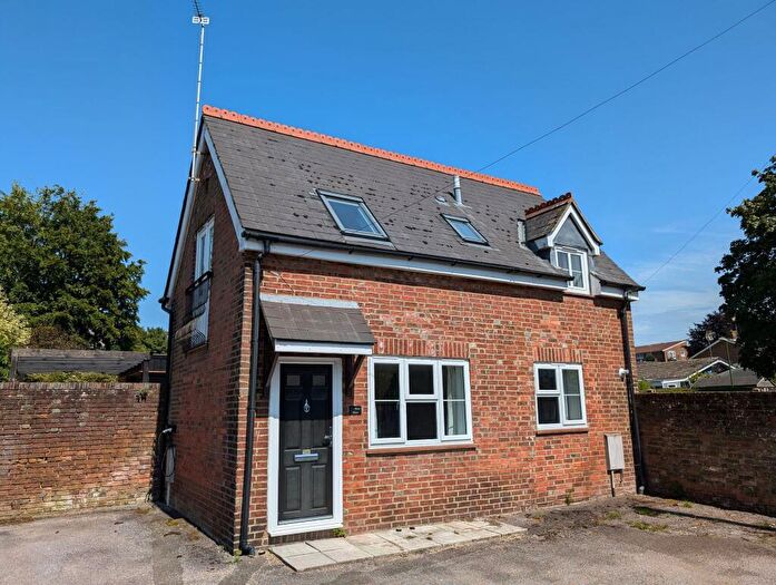2 Bedroom Mews To Rent In Station Road, Karenza Court Station Road, RH13