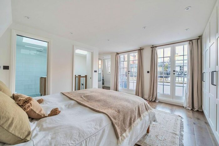 3 Bedroom Mews House To Rent In Kynance Mews, South Kensington, London, SW7
