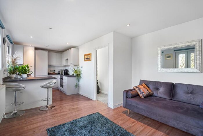 1 Bedroom Flat For Sale In Worbeck Road, Anerley, London, SE20