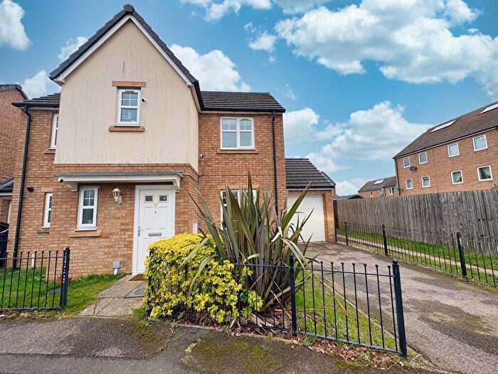 3 Bedroom Detached House To Rent In Redgrave Drive, Corby, NN18