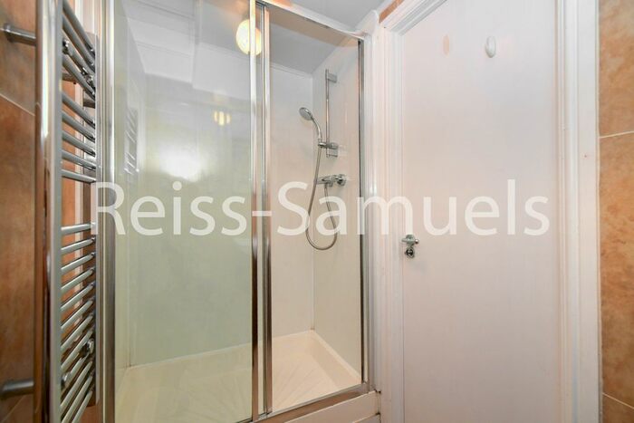 3 Bedroom Flat To Rent In Franklin Building, Millennium Harbour, Canary Wharf, London, E14