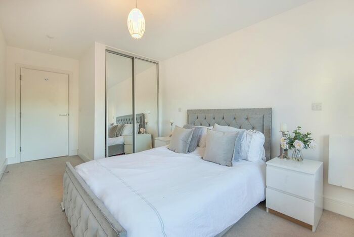 1 Bedroom Flat To Rent In Roehampton Lane, London, SW15