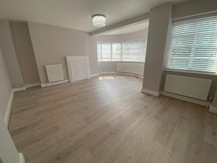 3 Bedroom Flat To Rent In Hornsey Lane, London, N6