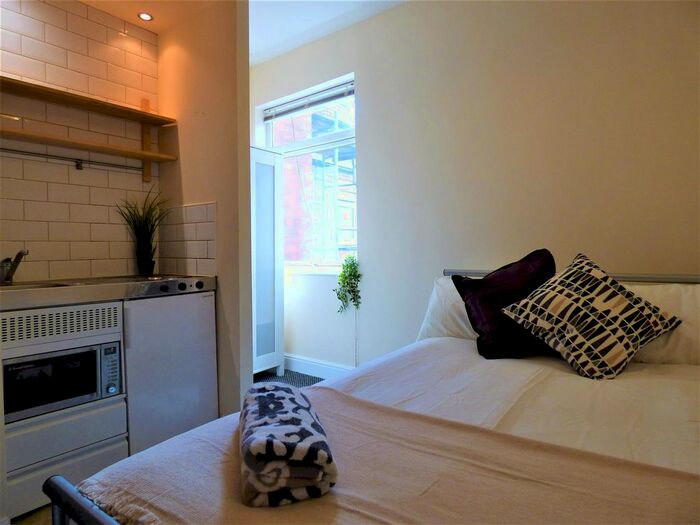 6 Bedroom Detached House To Rent In George Road, Erdington, Birmingham, B23