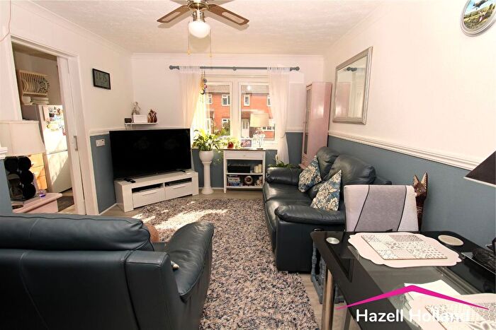 1 Bedroom Flat For Sale In The Spinney, Swanley, Kent, BR8