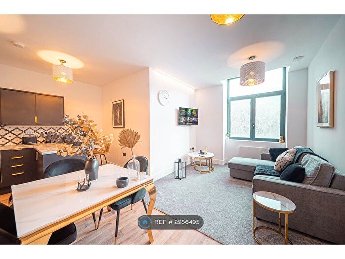 3 Bedroom Flat To Rent In Stanley Mills, Huddersfield, HD3
