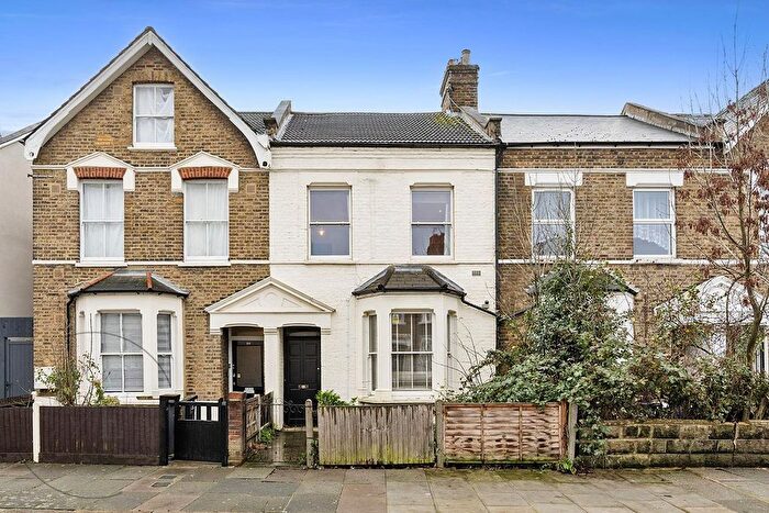 2 Bedroom Flat For Sale In Grove Park Road, Tottenham, London, N15
