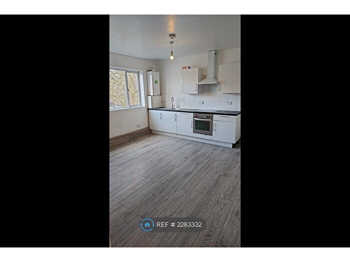 2 Bedroom Flat To Rent In East Street, Bristol, BS3