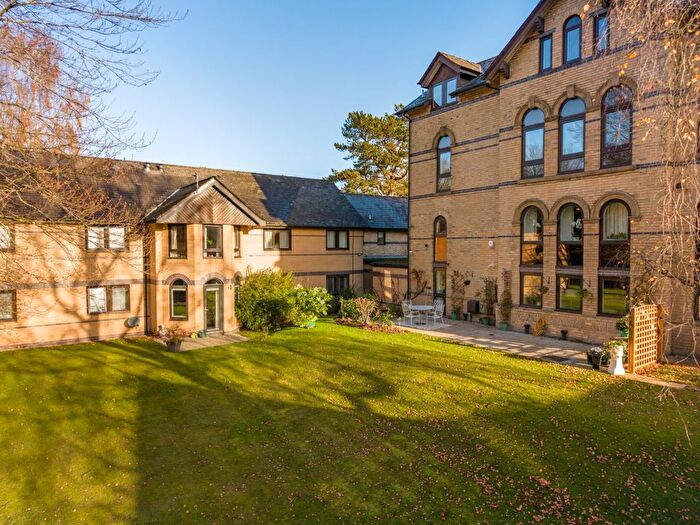 2 Bedroom Flat For Sale In St Margarets Road, Bowdon, Cheshire, WA14