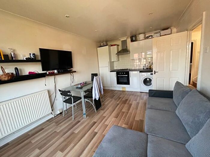 3 Bedroom Maisonette To Rent In Malvern Avenue, South Harrow, Harrow, HA2