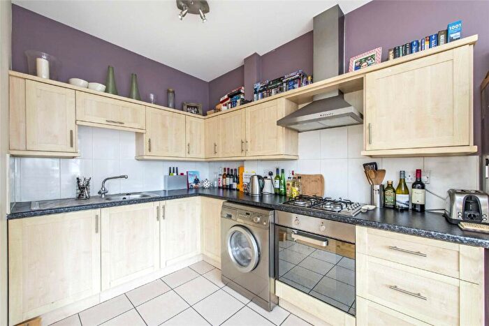 1 Bedroom Flat To Rent In Endlesham Road, London, SW12