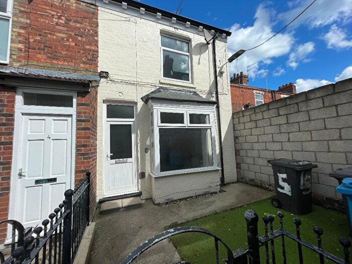 2 Bedroom End Of Terrace House To Rent In Cardigan Ave, De La Pole Ave, Hull, HU3