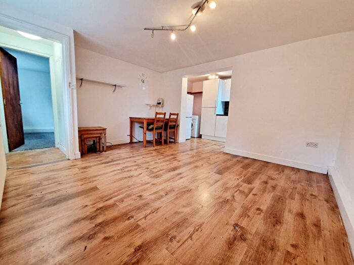 1 Bedroom Flat To Rent In Bury New Road, Prestwich, M25