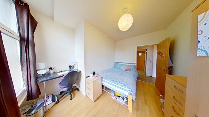 5 Bedroom Apartment To Rent In Flat Equitable House, - South Parade, Nottingham, NG1
