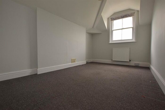 2 Bedroom Flat To Rent In Cornwallis Gardens, Hastings, TN34
