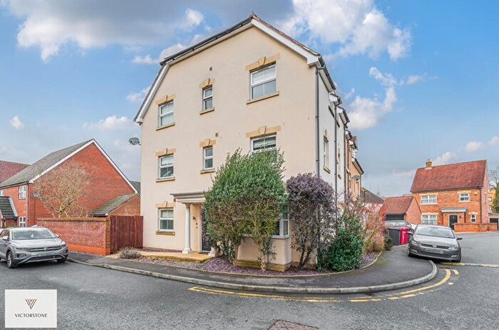 5 Bedroom Semi-Detached House For Sale In Benjamin Lane, Slough, SL3