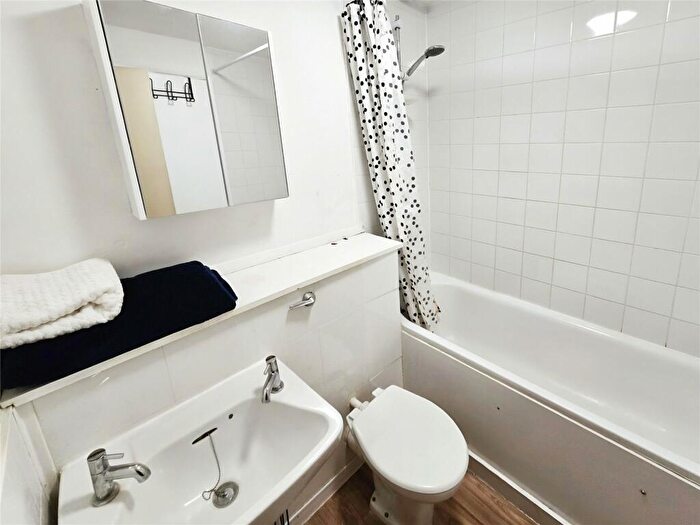 1 Bedroom Flat For Sale In Coleridge Way, Orpington, BR6