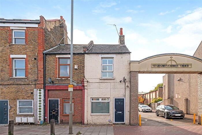 3 Bedroom End Terrace House For Sale In Garratt Lane, Wandsworth, London, SW18
