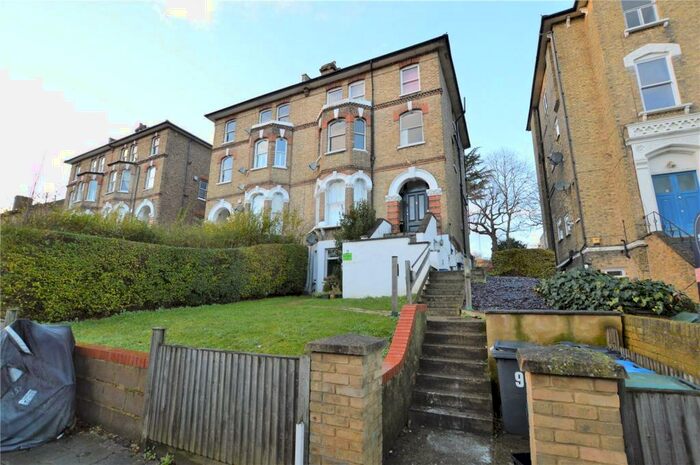 2 Bedroom Apartment To Rent In Thicket Road, London, SE20