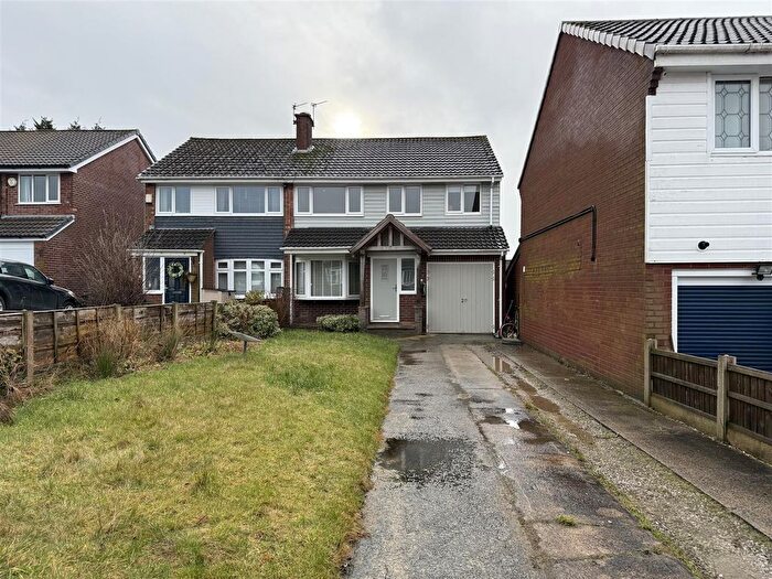 5 Bedroom Semi Detached House For Sale In Shelley Rise, Dukinfield, SK16