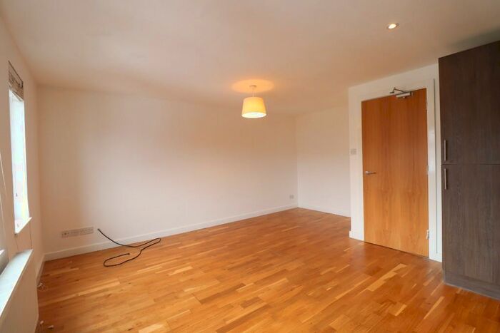 1 Bedroom Flat To Rent In Tolworth Close, Surbiton, Surrey, KT6
