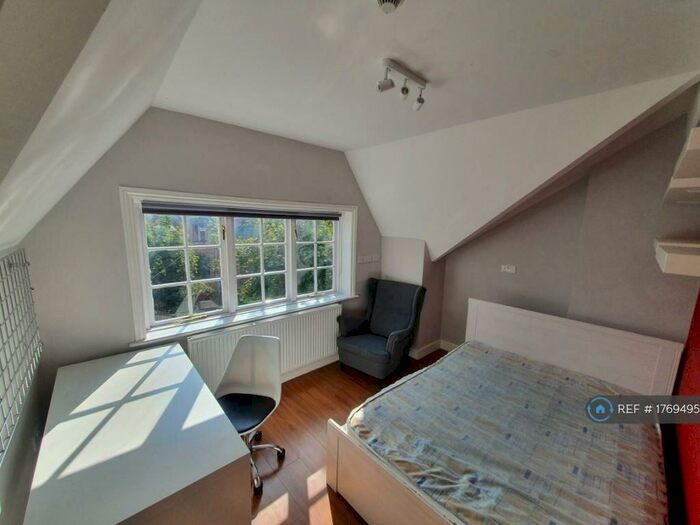 Studio To Rent In St James Road, Leicester, LE2