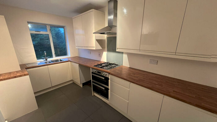 3 Bedroom Flat To Rent In Heol Y Coed, Rhiwbina, Cardiff, CF14