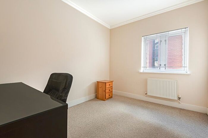 2 Bedroom Flat To Rent In Swindon, Wiltshire, SN1