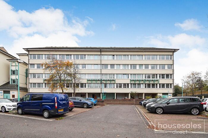 3 Bedroom Flat For Sale In Dunlin House, London, SE16