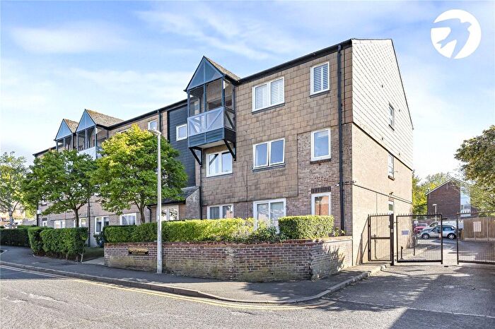 1 Bedroom Flat For Sale In Inglewood, The Spinney, Swanley, Kent, BR8