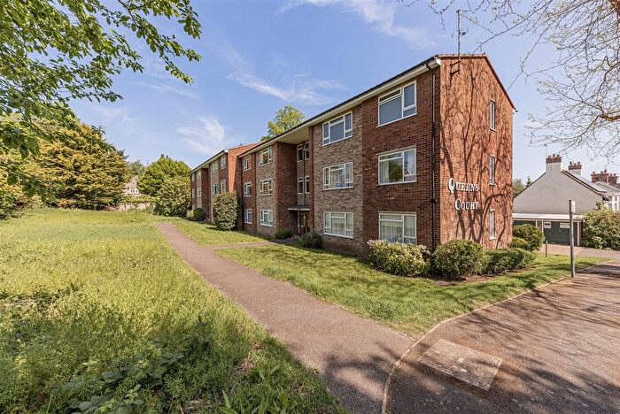 2 Bedroom Flat For Sale In Queens Court, Ashford, TN24