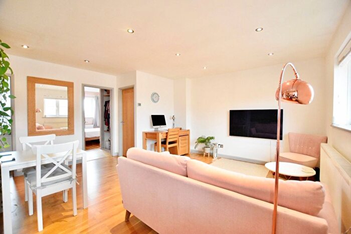 2 Bedroom Flat To Rent In Chobham Road, Stratford, E15