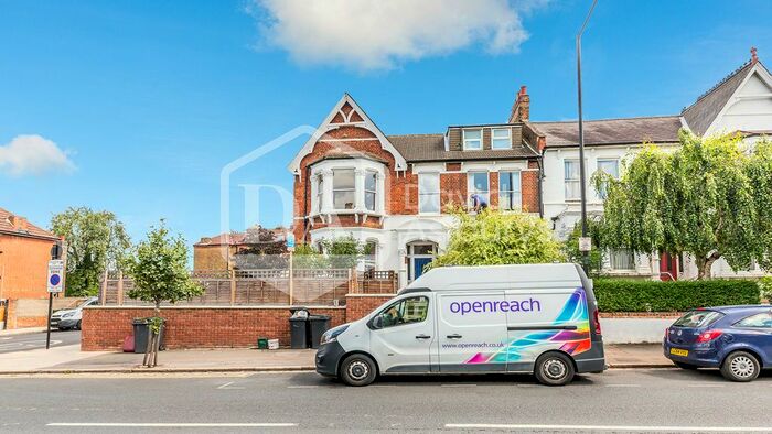 1 Bedroom Flat For Sale In Ferme Park Road, Crouch End, N8