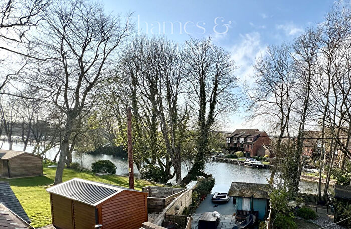 3 Bedroom Cottage For Sale In Riverfront Br Sqft Property + Mooring + Garage & Parking - Temple Lane, Marlow, SL7