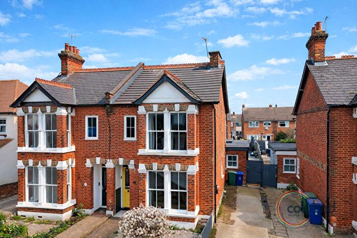 3 Bedroom Semi-Detached House For Sale In Lampits Hill, Corringham, SS17