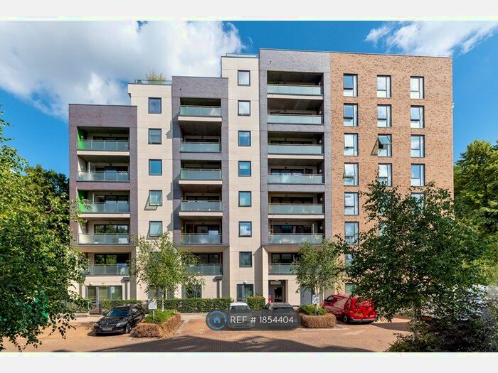 3 Bedroom Flat To Rent In Acton Gardens, London, W3