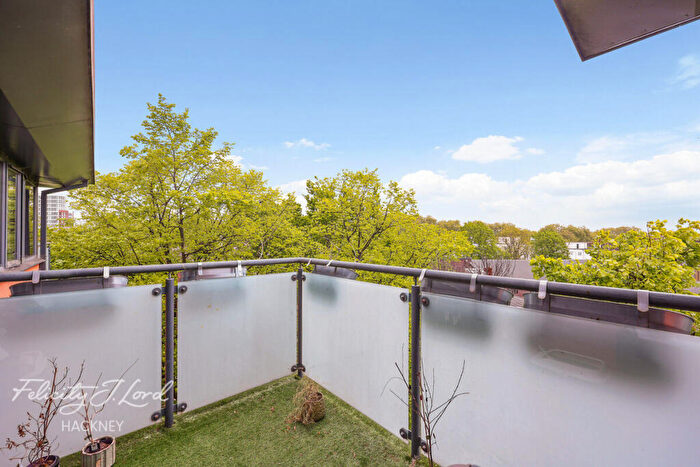 2 Bedroom Flat For Sale In Shacklewell Lane, London, E8