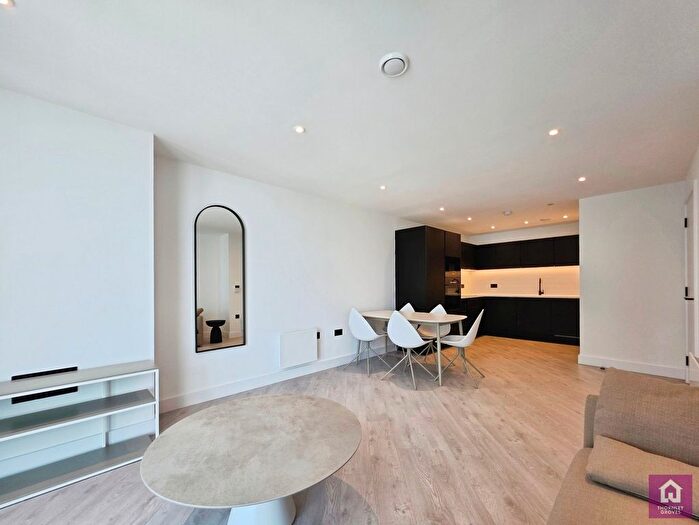 1 Bedroom Flat To Rent In Vista River Tower, Trinity Way, Manchester, M3