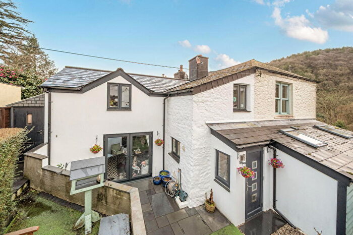 2 Bedroom Cottage For Sale In Crockers Row, Gunnislake, PL18