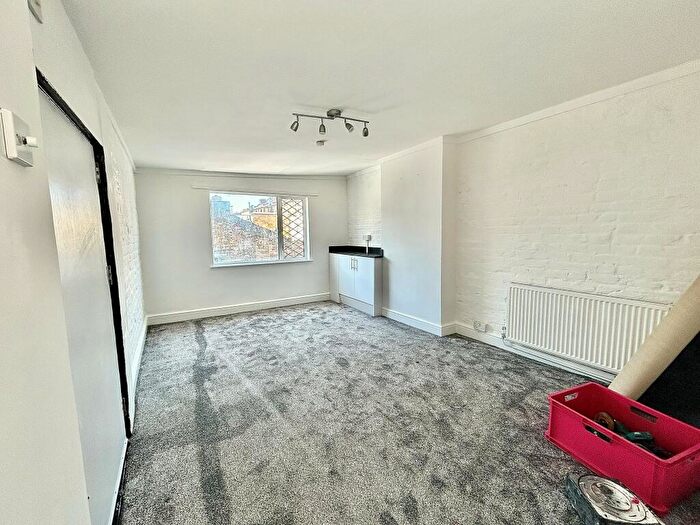 1 Bedroom Flat To Rent In Melbourne Road, Leyton, E10