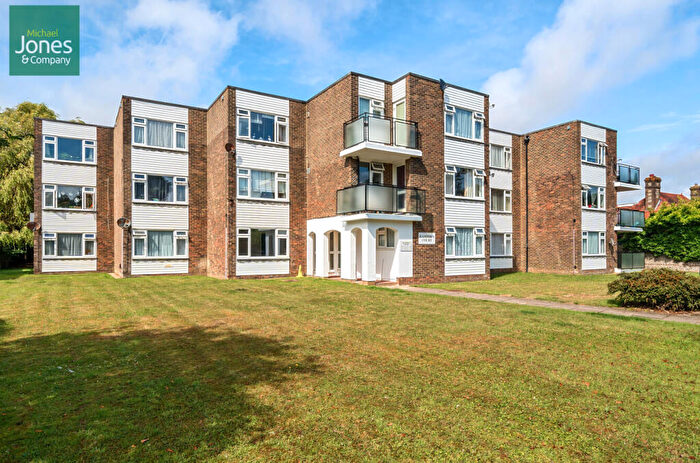 1 Bedroom Flat To Rent In Chesswood Road, Worthing, West Sussex, BN11