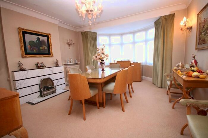 4 Bedroom Detached House For Sale In St Margarets Road, Edgware, Middlesex, HA8