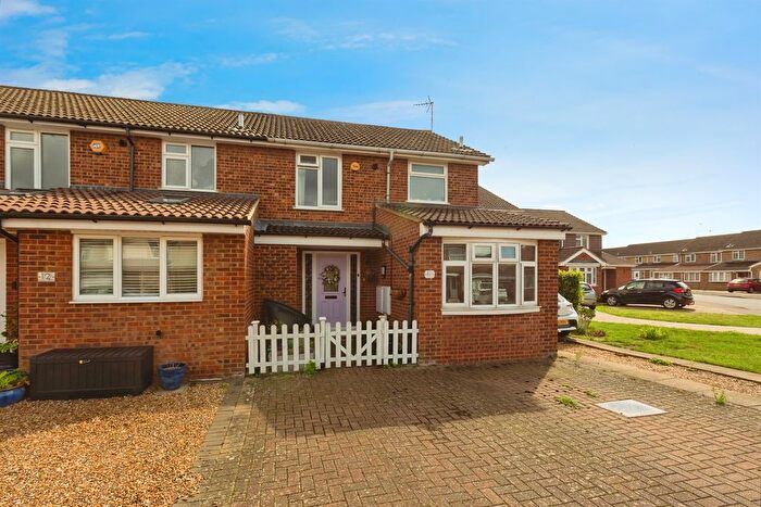4 Bedroom End Of Terrace House For Sale In Linwood Grove, Leighton Buzzard, LU7