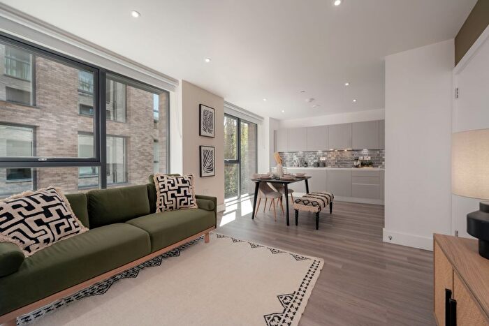 2 Bedroom Flat For Sale In The Crescent Collection, Greenwich, SE10