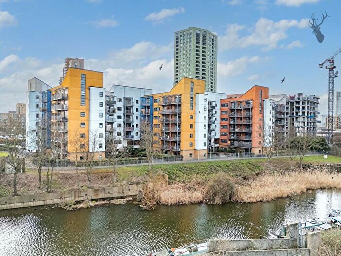 2 Bedroom Flat To Rent In Maltings Close, Bow, E3