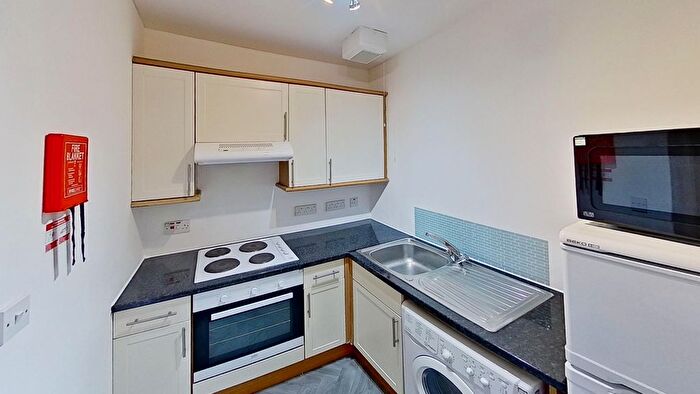 3 Bedroom Flat To Rent In Grindlay Street, Edinburgh, EH3