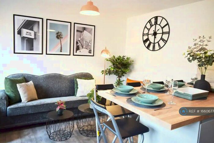 5 Bedroom Semi-Detached House To Rent In Water Mill Close, Birmingham, B29