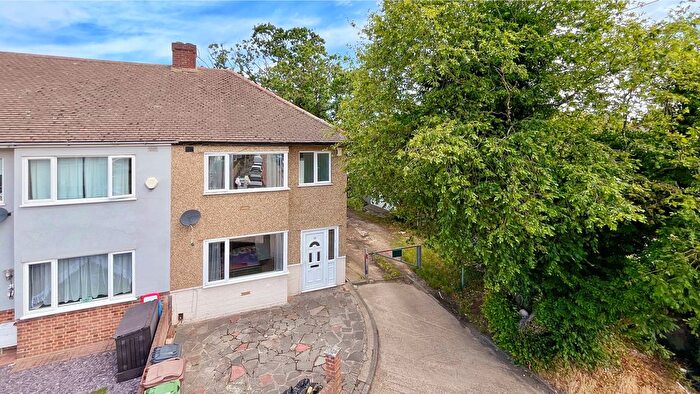 3 Bedroom End Terrace House For Sale In Kelly Way, Romford, RM6